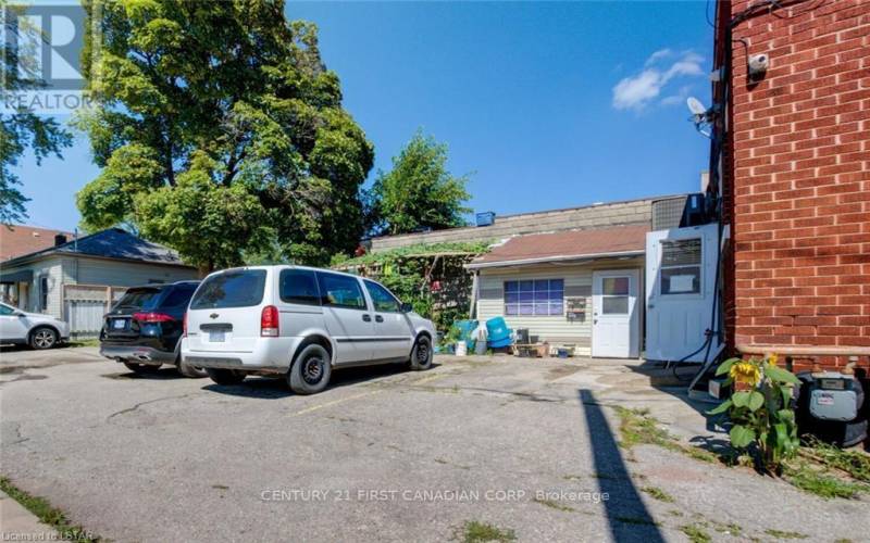 1062 Dundas Street, London, Ontario N5W3A6, ,Retail,For Sale,Dundas,X7387926